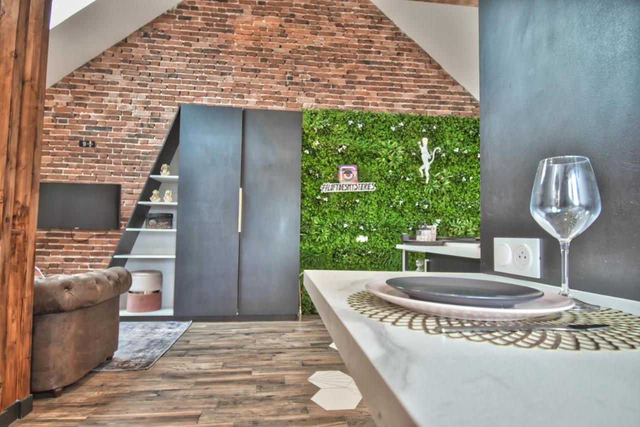* Le Loft Des Mysteres * *